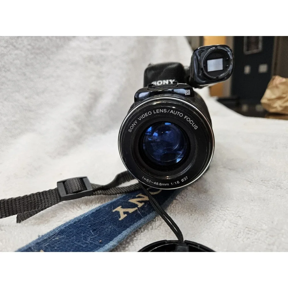Sony Handycam CCD-FX310 Black Handheld Video-8 AutoFocus 8mm Camcorder Untested